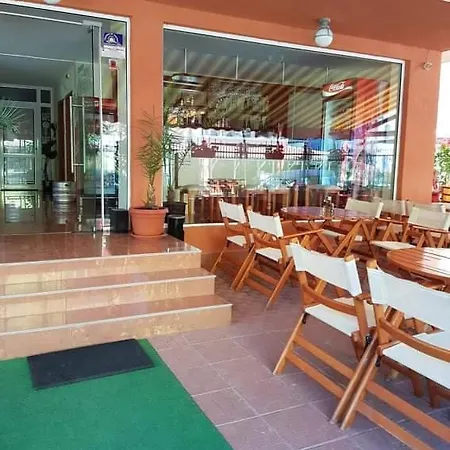 Hotel Хотел Флирт 2*